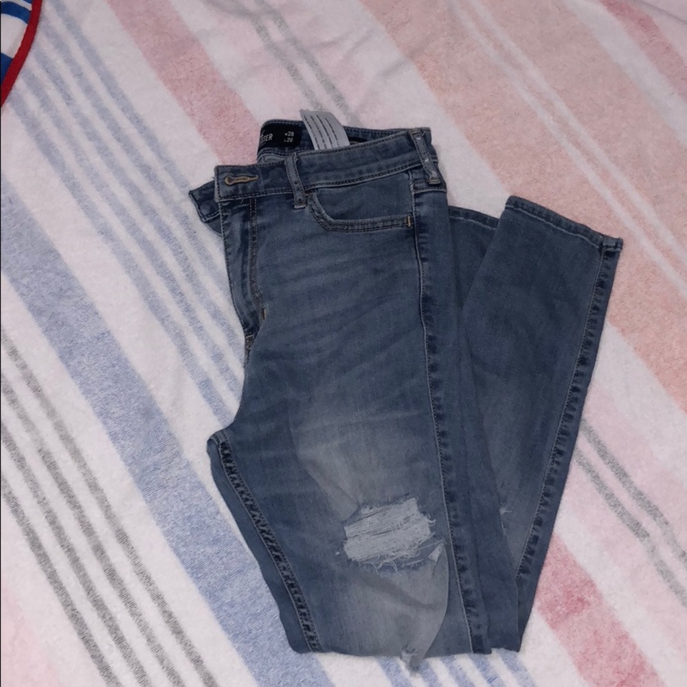 Hollister light wash ripped skinny jeans!